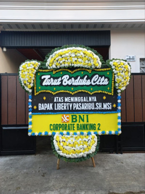 Papan Bunga Duka di Sangkapura