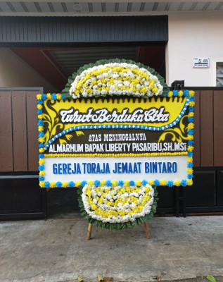 Papan Bunga Duka di Sangkapura