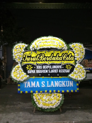 Papan Bunga Duka di Sangkapura